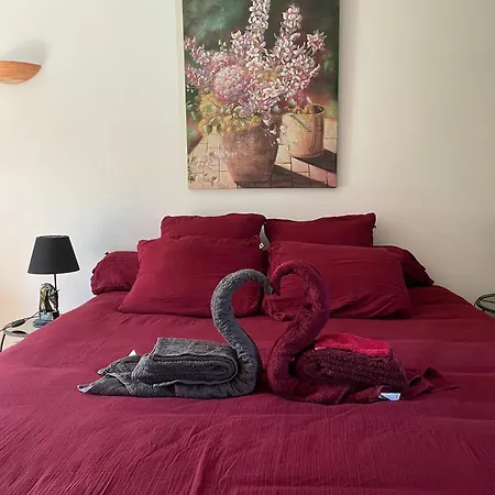 Les Maisons Des Halles Cerisy-la-Foret