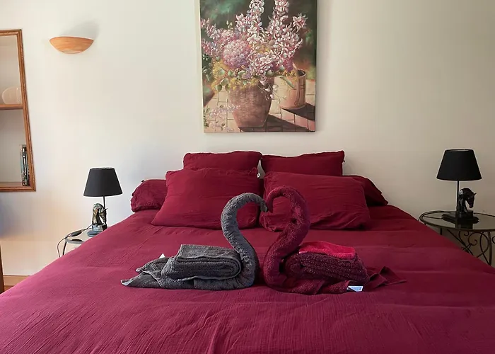 Les Maisons Des Halles Cerisy-la-Foret