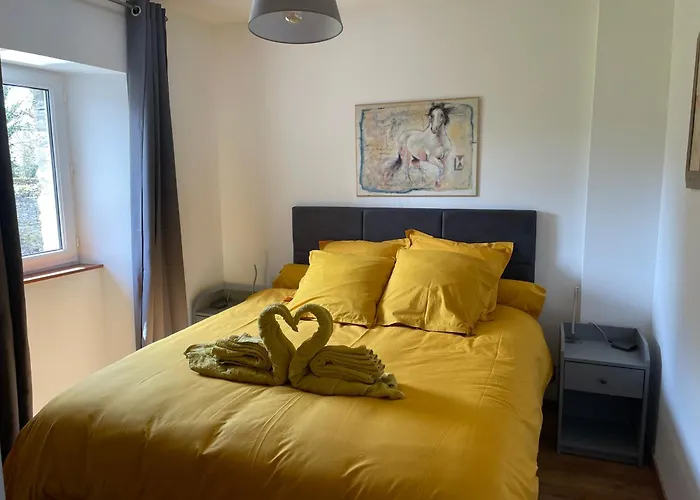 Les Maisons Des Halles Cerisy-la-Foret